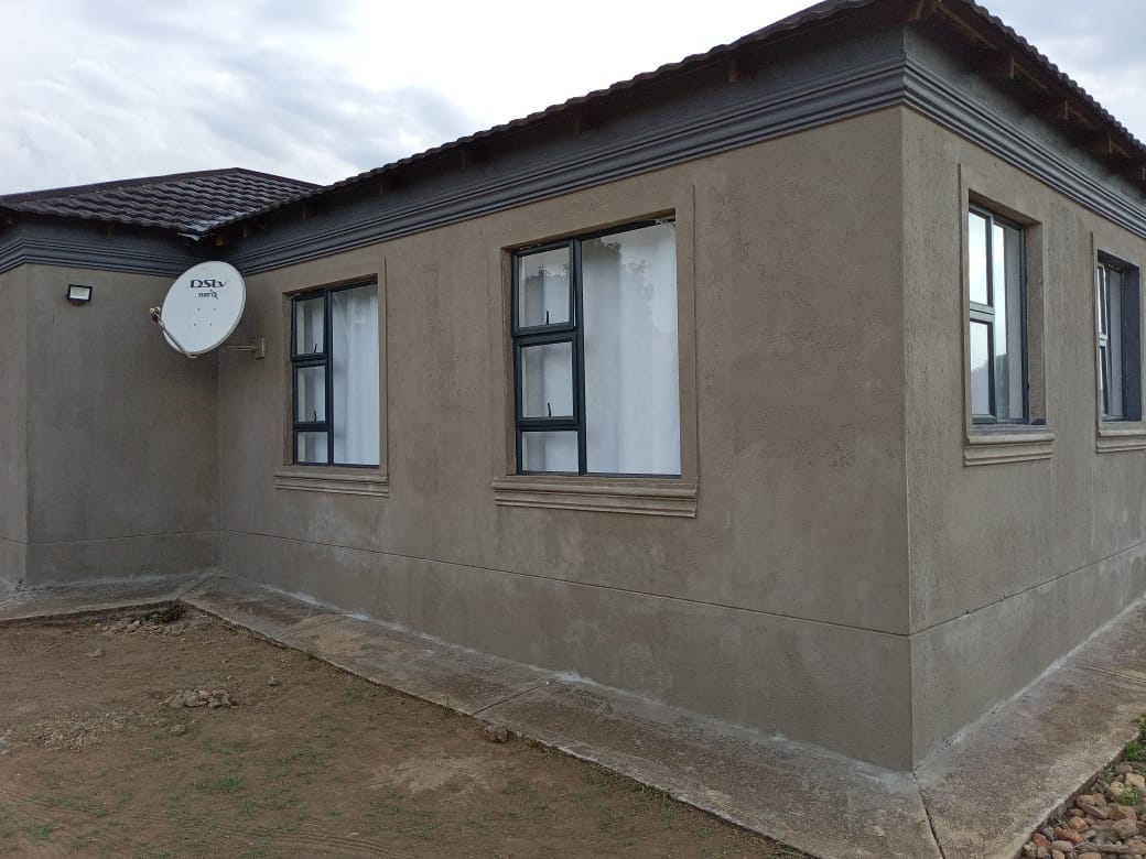 Professional roof waterproofing liquid membrane application